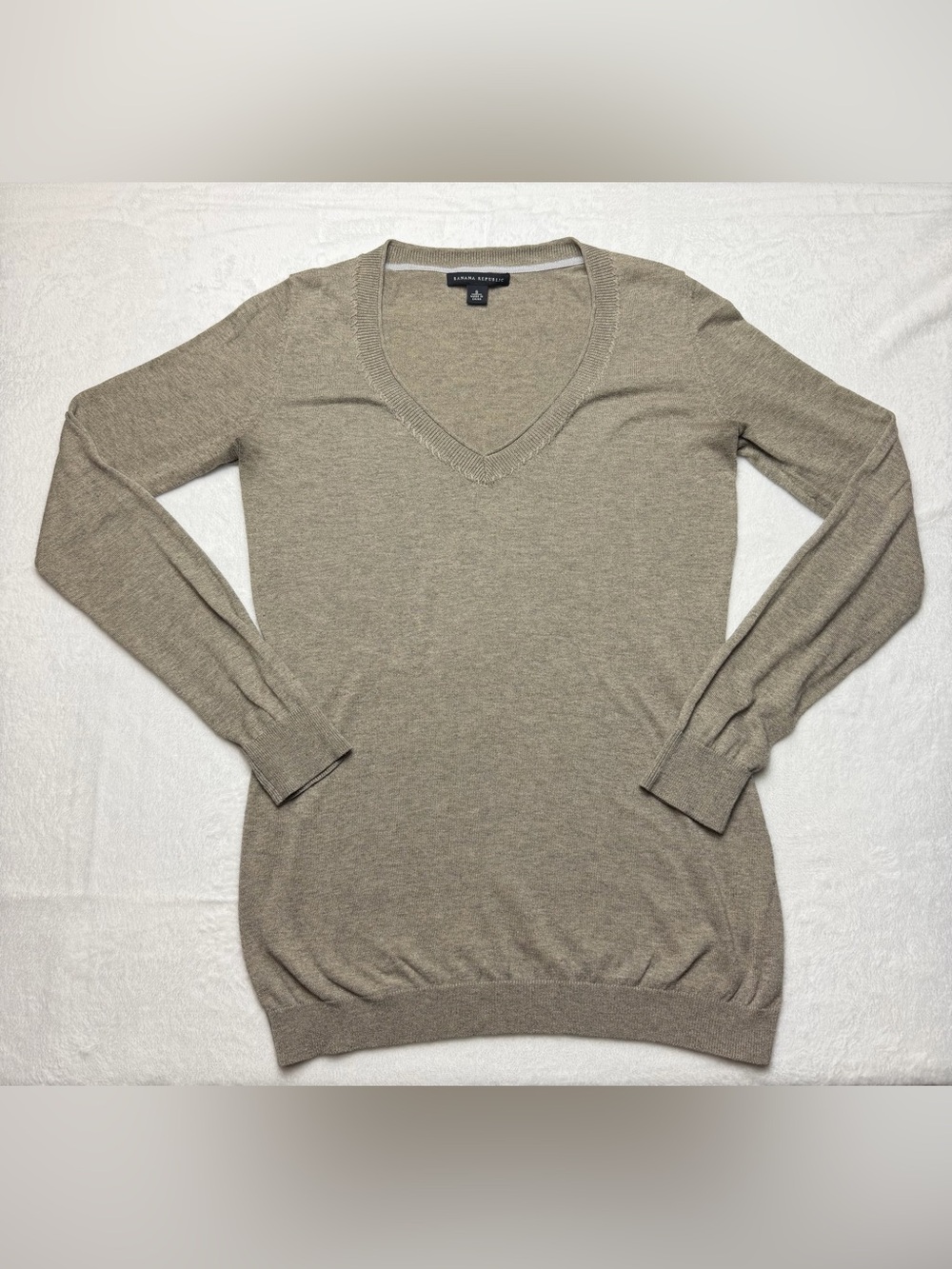 Banana Republic Silk Blend V-Neck Sweater Size S Taupe Beige Lightweight Knit